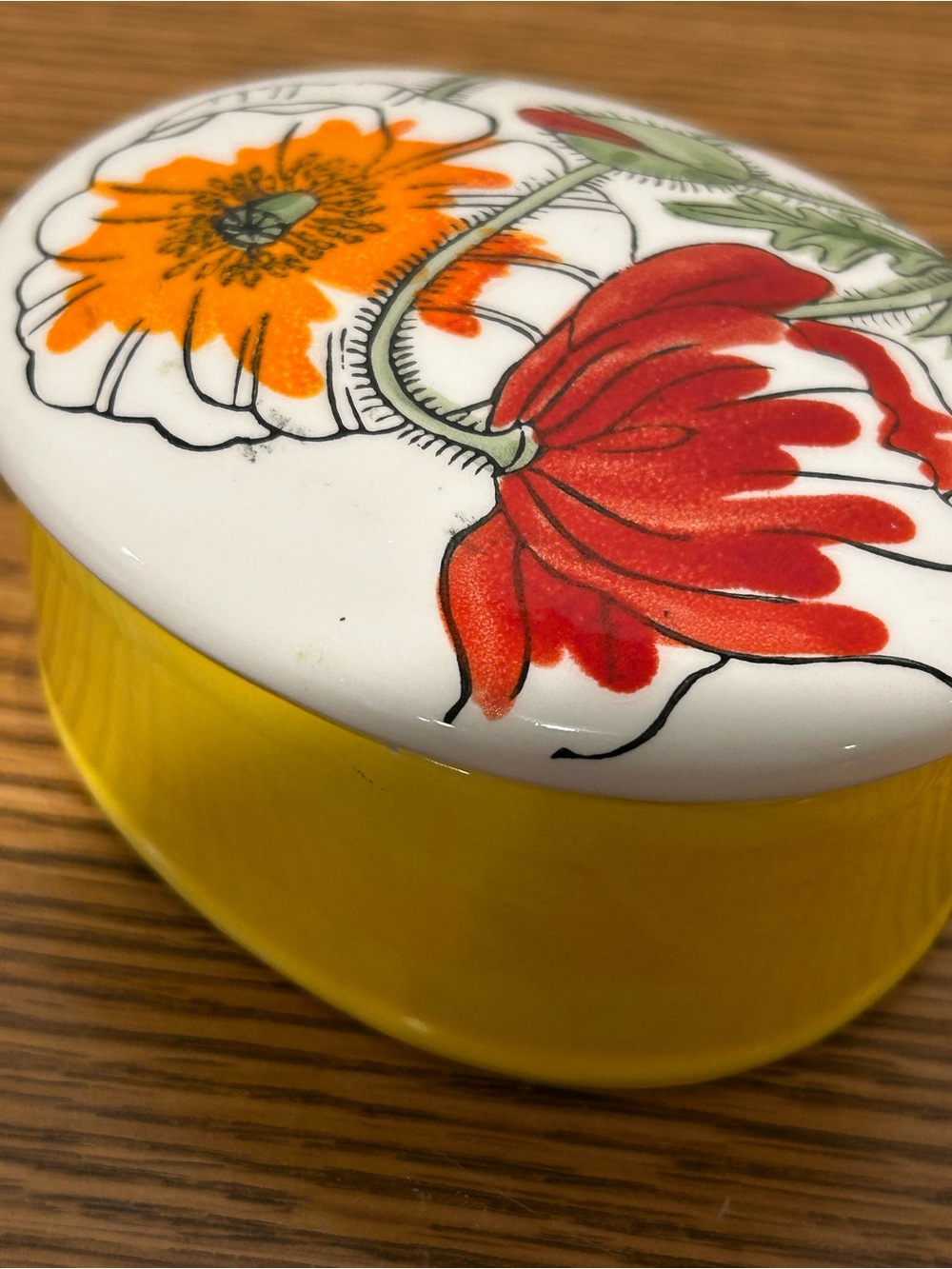 Hand-Painted Poppy Ceramic Trinket Box in Yellow - Picture 2 of 7